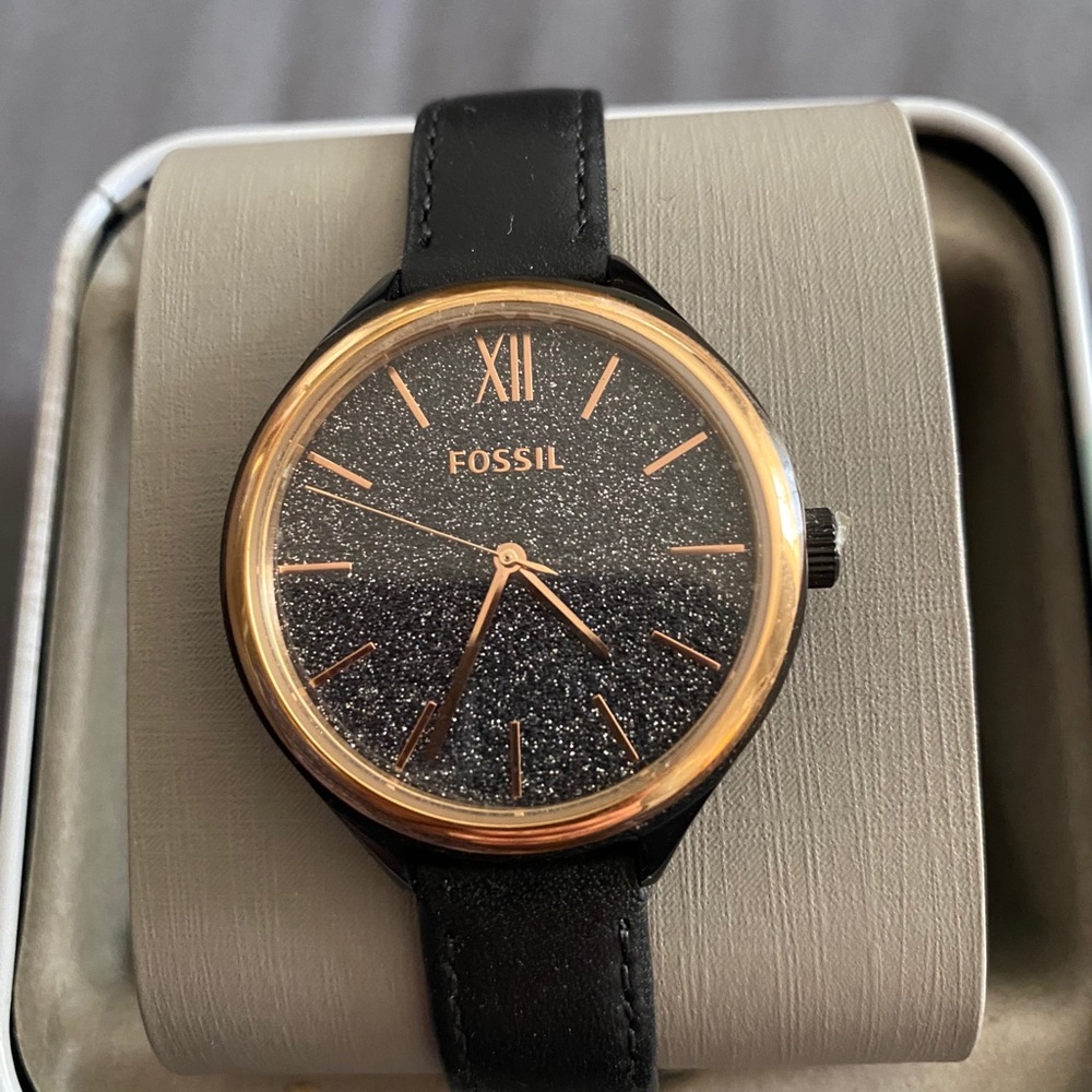 Ladies Fossil Watch ⭐️ new!! ⭐️